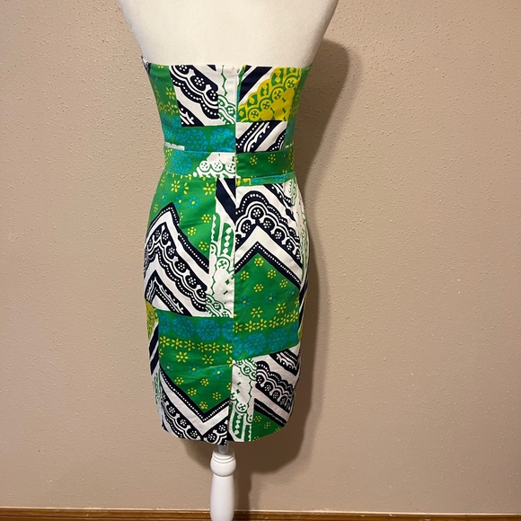 Sz 4 Trina Turk Green & Blue Strapless Sheath Mini Dress Mixed Pattern - Picture 9 of 17